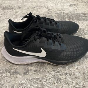 Nike Tennis Shoes / Running Shoes
